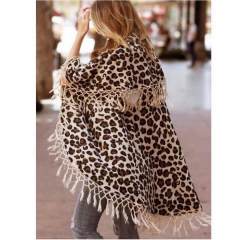 lèRumi Leopard Print Fringe Cardigan Ruana Poncho Wrap, One Size - Picture 3 of 10